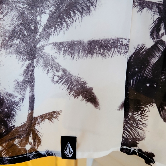 Volcom Black and White Hawaiian print sundress - Picture 3 of 6